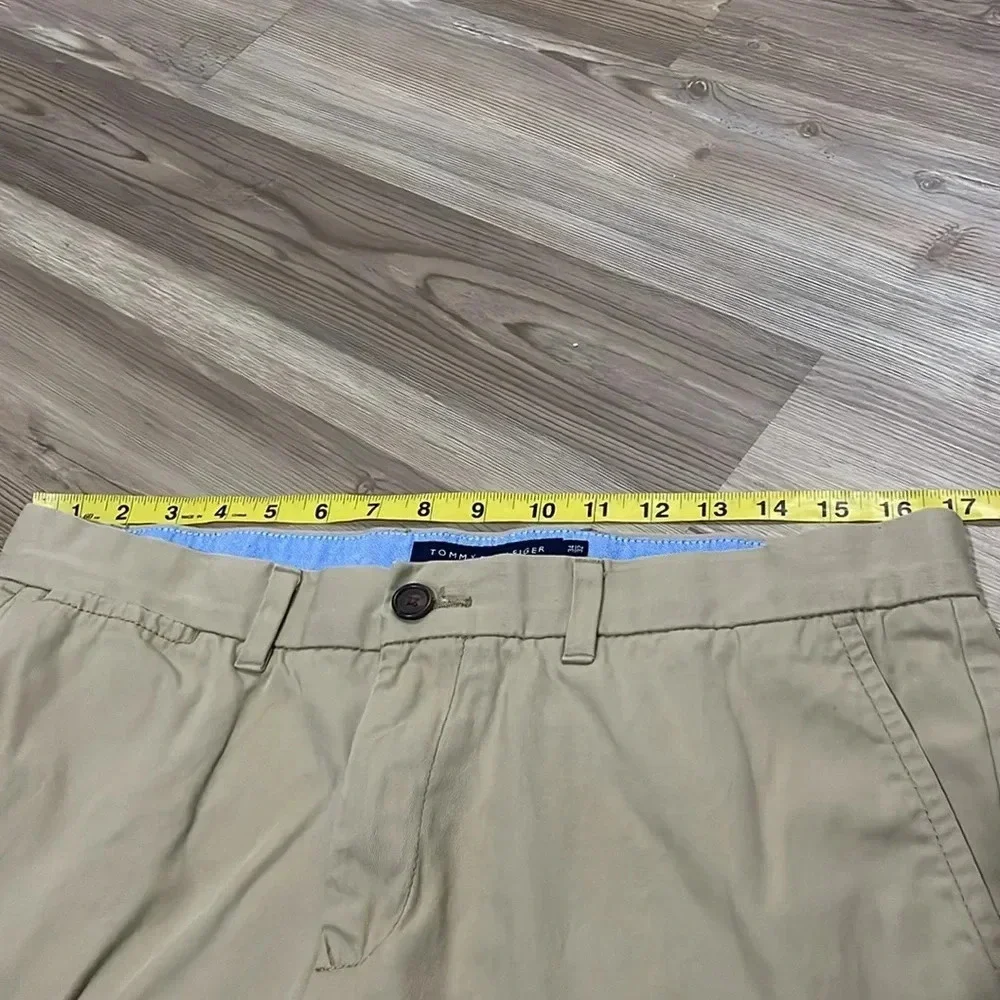 Tommy Hilfiger Chino Pants Custom Fit Khakis Straight leg Mens size 34 X 32 Tan